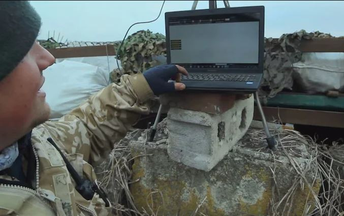 Thứ hai, việc Starlink tham gia quá nhiều vào cuộc xung đột Nga-Ukraine đã dẫn đến nhận thức tiêu cực ở nhiều quốc gia về Starlink; điều này sẽ ảnh hưởng đến hoạt động kinh doanh của SpaceX. Những nguy cơ tiềm ẩn của "Starlink" lớn hơn lợi ích, điều này đã trở thành suy nghĩ đồng thuận của tất cả các quốc gia.