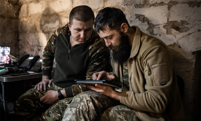 Hơn nữa, ngay cả khi UAV của Ukraine không sử dụng "Starlink", thì một thực tế không thể chối cãi là chúng được là chúng đã được sử dụng cho mục đích quân sự. Mặt khác, Musk giải thích thế nào về việc hợp tác với Bộ Quốc phòng Mỹ, để tung ra phiên bản nâng cấp của "Starlink", nhằm cung cấp các dịch vụ quân sự và an ninh cho các quốc gia khác nhau?