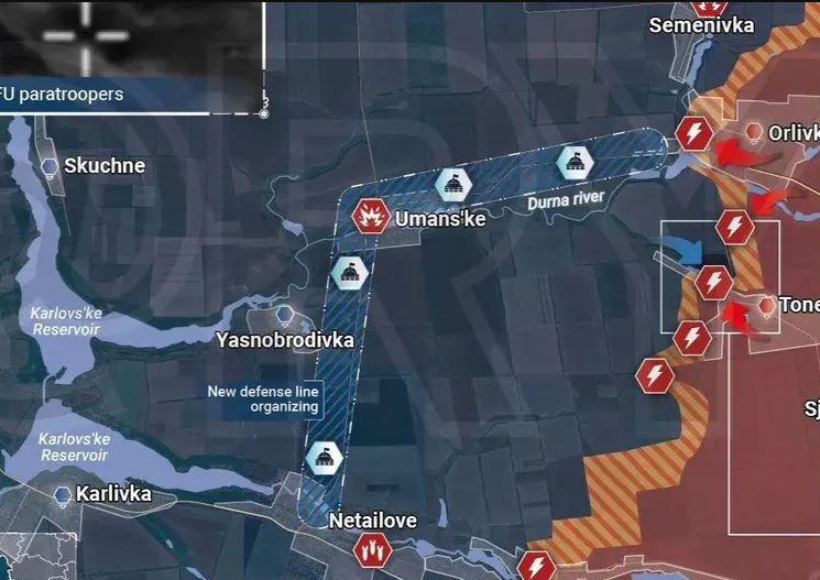 Nhìn vào bản đồ, có thể thấy rõ tuyến phòng thủ ở khu vực phía nam đã đặt Quân đội Ukraine vào thế sẵn sàng cho một trận chiến cuối cùng. Tuy nhiên, liệu tuyến phòng thủ được xây dựng vội vàng này có chịu được sức công phá của hàng trăm quả bom và hàng chục nghìn viên đạn pháo, được Quân đội Nga trút xuống hàng ngày hay không? (Nguồn ảnh: RIA Novosti, Topwar, Rybar, CNN).