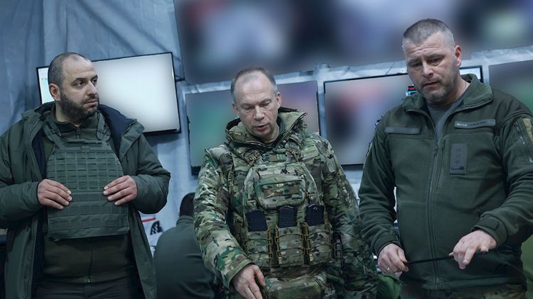 Trước hết, Quân đội Ukraine đã thay tướng trước một chiến dịch lớn, điều này vi phạm điều cấm kỵ của quân đội và về cơ bản làm lung lay tinh thần của Quân đội Ukraine. Có thông tin Quân đội Ukraine không ủng hộ Tướng Syrsky bằng Tướng Zaluzhny.