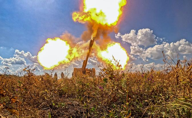 Trang “Ukrainska Pravda” đưa tin, vào tối 24/7, Bộ Tổng tham mưu Ukraine cho biết, trong 24 giờ qua, trên mặt trận đã xảy ra 101 cuộc giao tranh, diễn ra ở 11 hướng, Quân đội Nga đã cố gắng xuyên thủng tuyến phòng ngự của quân Ukraine trên hướng Pokrovsk (Avdiivka) nhiều nhất, với tổng cộng 28 lần. 