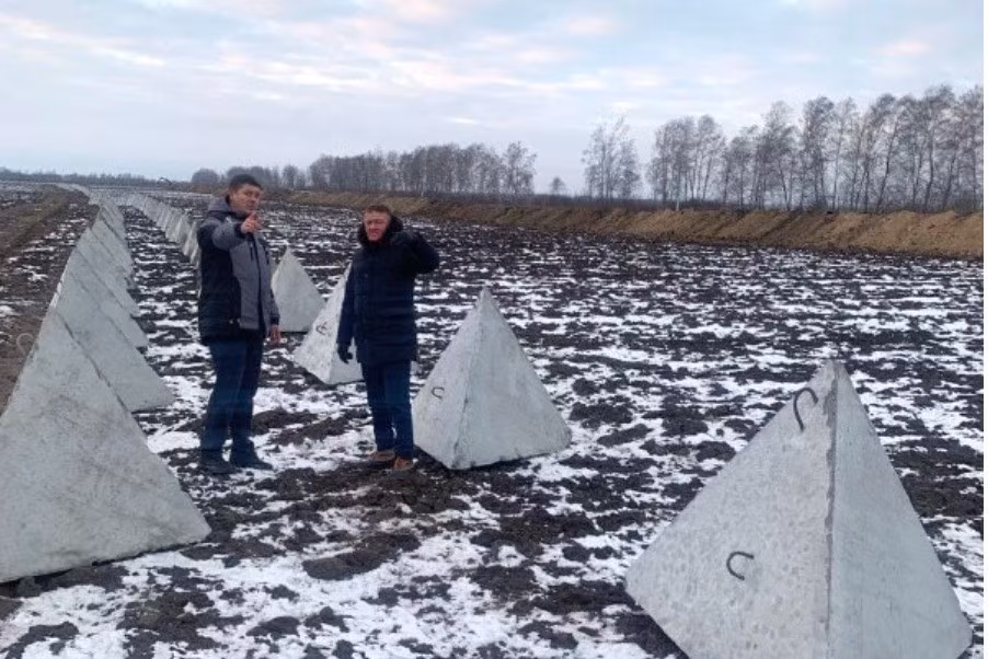 Tất nhiên, hệ thống phòng thủ “dường như hoàn chỉnh” của Nga không phải là “bất khả xâm phạm”. Bởi vì quân đội Ukraine có sự hỗ trợ của hệ thống trinh sát, tình báo của NATO, có thể giúp Kiev có được lợi thế về nhận thức tình huống trên chiến trường và chỉ có như vậy, Ukraine mới có thể thực hiện các chiến thuật khác nhau một cách thuận lợi. 