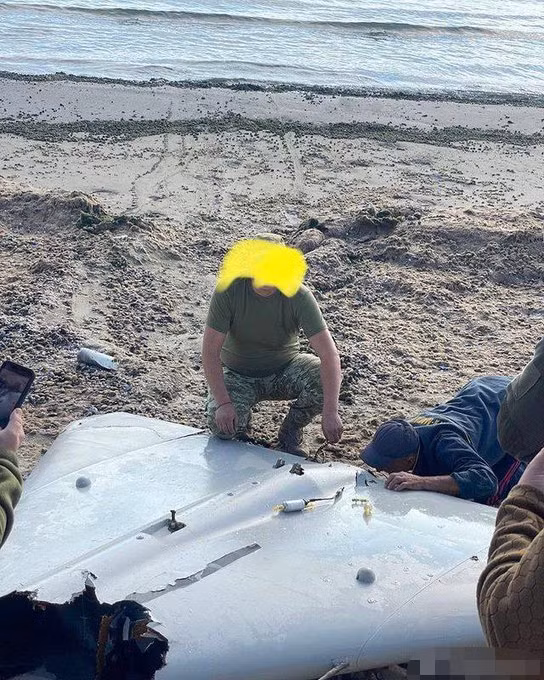 Khi những chiếc UAV trong tay quân đội Nga ngày càng gây ra nhiều tổn thất và Ukraine đang tìm cách khắc chế nó thì dịp may đến với Ukraine; cách đây không lâu, lực lượng phòng không Ukraine đã bắn hạ một UAV Geran-2, khi rơi còn khá nguyên vẹn. 