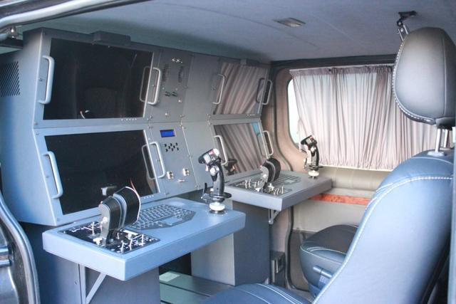 Là UAV dùng để làm mục tiêu cho lực lượng phòng không huấn luyện nên mẫu UJ-23 Topaz được gắn dù để có thể thu hồi và tái sử dụng. Theo Ukrjet, bán kính hoạt động tối đa của UJ-23 trong một lần xuất kích là khoảng 400km.