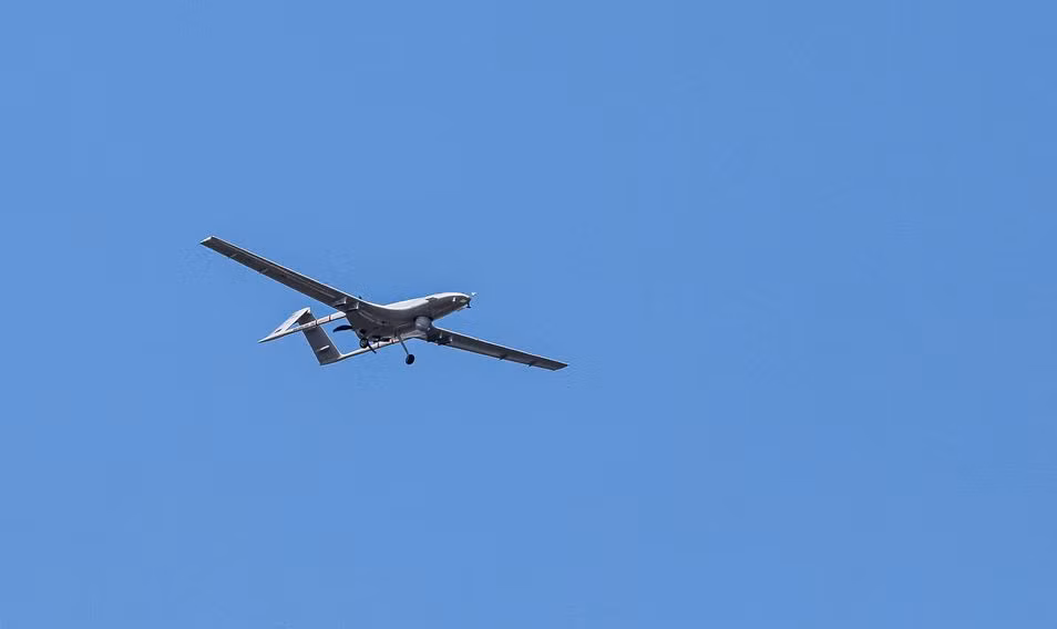 Lúc cao điểm của giai đoạn đầu cuộc chiến, UAV của Quân đội Ukraine có thể được sử dụng để thực hiện 300 nhiệm vụ trinh sát mỗi ngày; nếu làm phép so sánh, thì lực lượng máy bay trinh sát cánh bằng, có người lái của Ukraine, chỉ có thể thực hiện nhiều nhất hơn 10 lần một ngày.