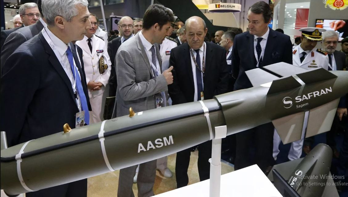 19. Vào tháng 1 năm ngoái, Tổng thống Pháp Emmanuel Macron tuyên bố, Pháp sẽ cung cấp vài trăm quả bom HAMMER cho Ukraine với tốc độ 50 quả mỗi tháng trong năm 2024. Ngay sau đó, quả bom này đã xuất hiện cùng với Không quân Ukraine.