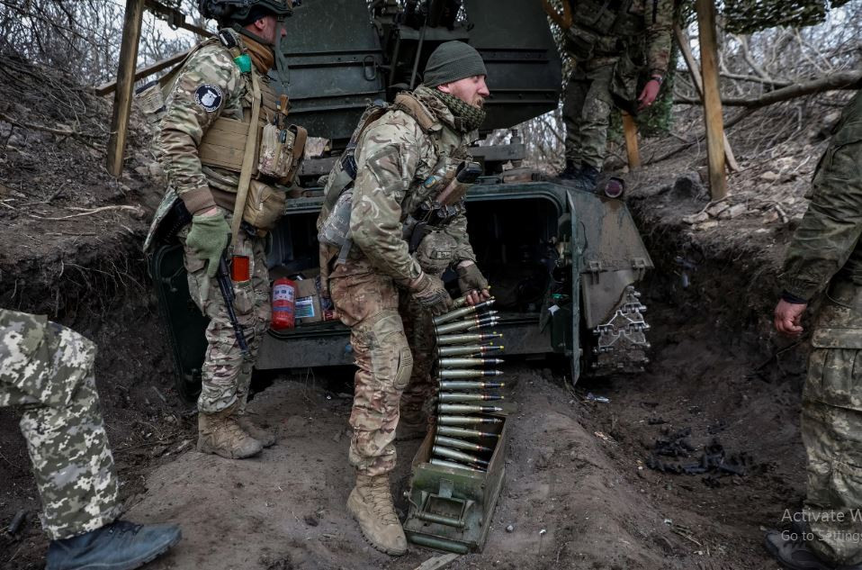 Đến chiều ngày 4/7, Quân đội Ukraine nhận thấy họ đã mất quyền kiểm soát ở trung tâm Zalizne, đường phố không còn là chướng ngại vật tự nhiên mà họ có thể dựa vào. Để tránh bị lực lượng thiết giáp Nga chia cắt và bao vây, Quân đội Ukraine đã quyết đoán rút lui một cách có trật tự, đảm bảo an toàn. 