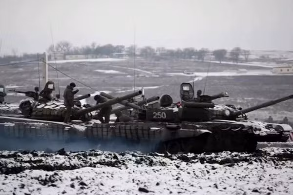 Theo quan điểm này, sự trợ giúp quân sự của NATO thực sự rất hạn chế, và họ chỉ có thể ngồi nhìn Ukraine bị Nga “thôn tính”, nếu Điện Kremlin thực sự muốn làm như vậy. Nguồn ảnh: Foxt.