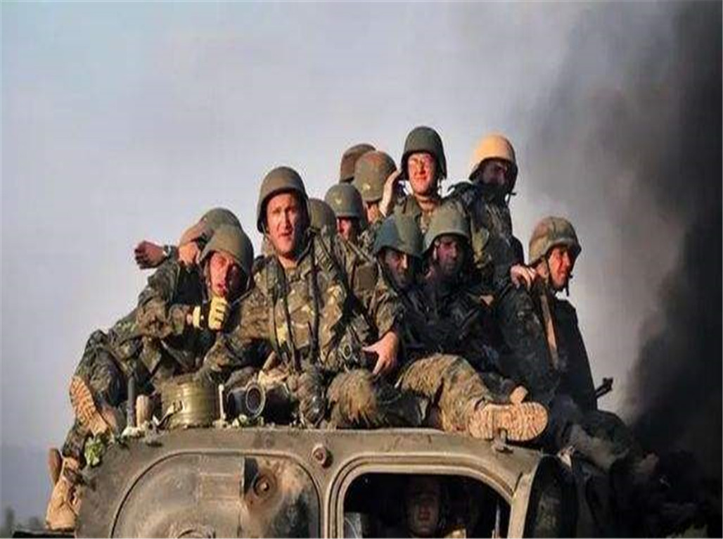 Xung đột nội bộ đã nổ ra trong Quân đội Ukraine, khi một số người cho rằng, rút lui lúc này là lựa chọn tốt nhất để bảo toàn lực lượng. Còn có người cho rằng, cần kiên cường chống trả, nếu không sẽ rối loạn, đại bại và sụp đổ theo hệ thống.