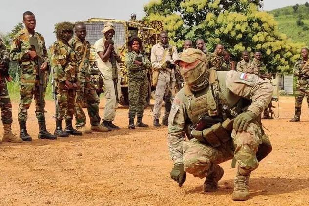 Lính đánh thuê Wagner, lực lượng được mệnh danh là “Mũi nhọn của địa ngục”, có phải chịu tổn thất lớn đến vậy không? Được biết, nhóm lính đánh thuê Wagner này đến Mali, chủ yếu giúp quân đội Chính phủ Mali chiến đấu chống lại lực lượng ly khai và khủng bố. Đã có nhiều cuộc đọ súng giữa hai bên, nhưng cuộc đọ súng gần đây đặc biệt tàn khốc và cảnh tượng rất kinh hoàng. 