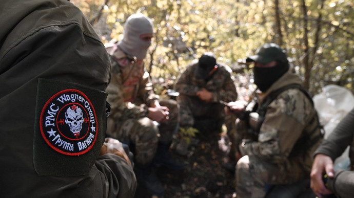 Mục đích là để Quân đội Ukraine còn có “chỗ thở” ở tiền tuyến và chờ cơ hội thay đổi tình thế ở chiến trường. Wagner dính đòn tổn thất nặng ở châu Phi, Nga chắc chắn sẽ điều thêm quân để ổn định tình hình ở Mali. Nếu tình hình tiếp tục xấu đi, không loại trừ khả năng Moscow điều thêm lính đánh thuê của Nga từ chiến trường Ukraine ra tiền tuyến. Đây có thể chính là điều Ukraine muốn thấy.