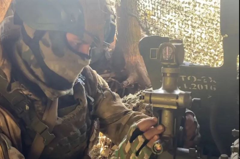 Tại khu vực quận Suzhansky, đội quân “không hề sợ hãi” của Quân đội Nga đã chống trả thành công 6 đợt phản công ác liệt của Quân đội Ukraine, cho thấy hiệu quả chiến đấu và sự kiên trì đáng kinh ngạc. Đồng thời, bước tiến tổng thể của Quân đội Nga tại khu vực Kursk vẫn chưa dừng lại và tổng khoảng cách tiến quân của họ đã lên tới 6.000 mét.