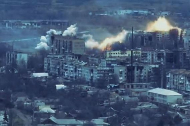 Tuy nhiên truyền thông phương Tây và Ukraine vẫn cho rằng, Nga hiện đang bị “sa lầy chiến lược” tại chiến trường Bakhmut. Đồng thời khẳng định, Ukraine kiên quyết bảo vệ vòng cung Donbass và đặc biệt là Bakhmut, nơi đã trở thành một biểu tượng có ý nghĩa chính trị về "sự bất khả chiến bại" của Quân đội Ukraine. 