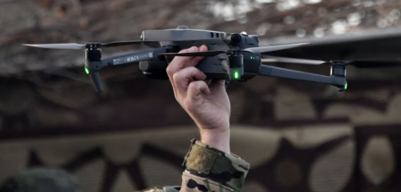 Cùng với đó, Quân đội Ukraine được Mỹ và các quốc gia NATO viện trợ và trang bị một loạt các hệ thống cảm biến và máy quay video hiện đại, cũng như các thiết bị quan sát đêm cũng như trong điều kiện khói mù tối tân, giúp quân Ukraine loai bỏ yếu tố bất ngờ từ các cuộc tấn công của quân Nga.