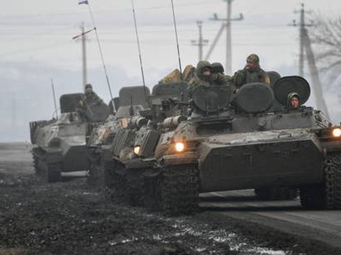 Chiến thuật sử dụng xe bọc thép chở quân, đi kèm các xe tăng và hai bên có nhiệm vụ hỗ trợ hỏa lực cho nhau để cùng tiến; đặc biệt là trong quá trình tiến quân, lực lượng xe tăng, xe chiến đấu bộ binh của Nga được sự hỗ trợ đắc lực của các UAV trinh sát, kịp thời thông báo những mối nguy hiểm cho lực lượng xe tăng.