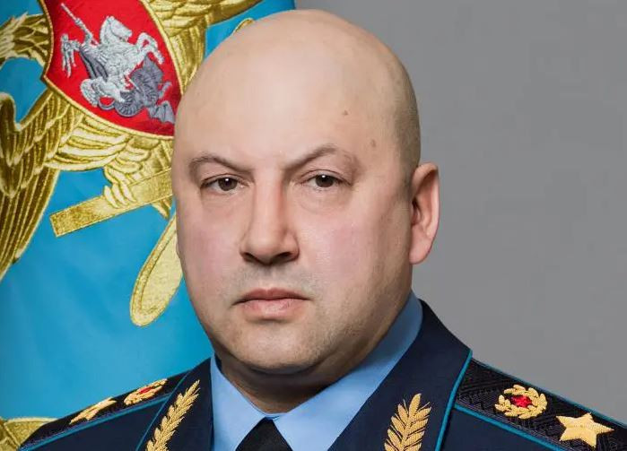 Sự thay đổi Tư lệnh Hải quân Nga vừa diễn ra, cũng là một sự thay đổi nhân sự lớn khác trong giới lãnh đạo cấp cao của Quân đội Nga, kể từ khi Tư lệnh Surovikin của Lực lượng Hàng không Vũ trụ Nga bị sa thải vào năm ngoái (Ảnh: Tướng Sergei Surovikin).