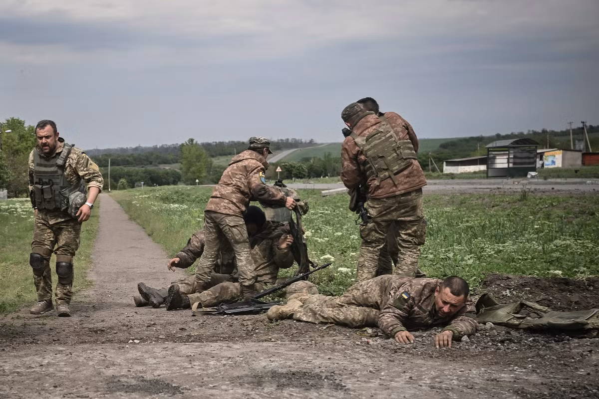 Một số phương tiện truyền thông Ukraine ngay lập tức đăng tải những bài báo phẫn nộ về nỗ lực tấn công làng Ivanovka từ thông tin cung cấp của Oleg Tkachenko, khiến quân Ukraine bị tổn thất nặng nề, khiến dư luận Ukraine dậy sóng.