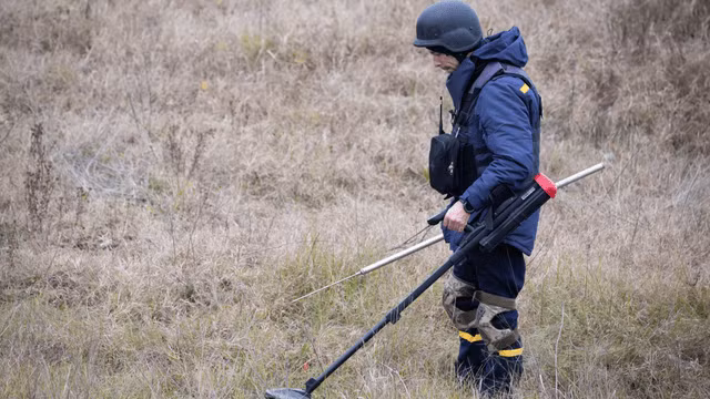 Theo thông tin, sau vài tuần thử nghiệm tấn công và rà phá bom mìn, Ukraine đã huy động lực lượng chính thức tiến hành giai đoạn hai của chiến dịch. Điều đó có nghĩa là chỉ huy quân đội Ukraine "đã tìm thấy một điểm đột phá yếu trong hàng phòng ngự vững chắc của Nga". Giới chức Mỹ tiết lộ, nếu đợt phản công mới được thực hiện thành công, mục tiêu có thể đạt được trong vòng “1 đến 3 tuần”.
