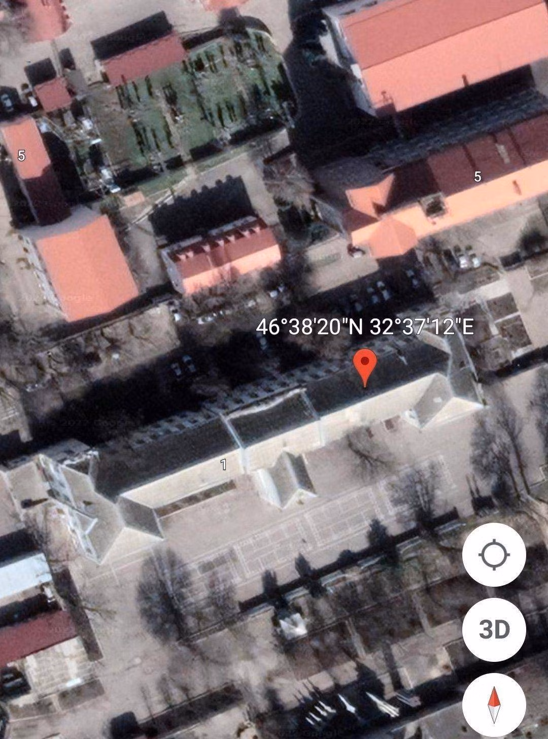 Để HIMARS thực sự phát huy được sức mạnh, chúng phải được hỗ trợ bởi số lượng lớn vệ tinh do thám, UAV trinh sát và tình báo mặt đất. Sau đó, các bệ phóng HIMARS chạy vào đường cao tốc với tốc độ cao; khi đến vị trí, phóng đạn nhanh và rút ngay khỏi trận địa. Toàn bộ quá trình chỉ mất chưa đầy 2 phút.