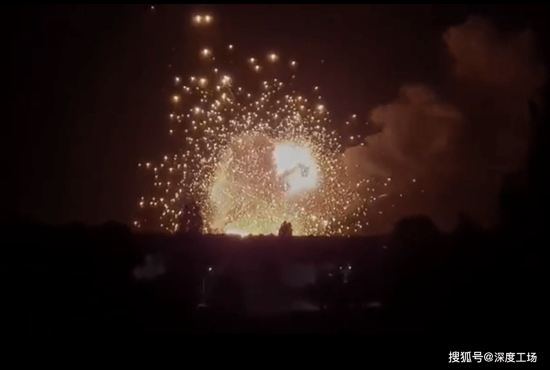 Trang Topwar của Nga xác nhận: Trong 5-7 ngày qua, Quân đội Nga đã có hơn 10 kho đạn pháo và các loại đạn dược khác, một số kho dầu, 10 sở chỉ huy và nhiều doanh trại đã bị tấn công; ngoài ra, một số trận địa phòng không và pháo binh bị Quân đội Ukraine tấn công.