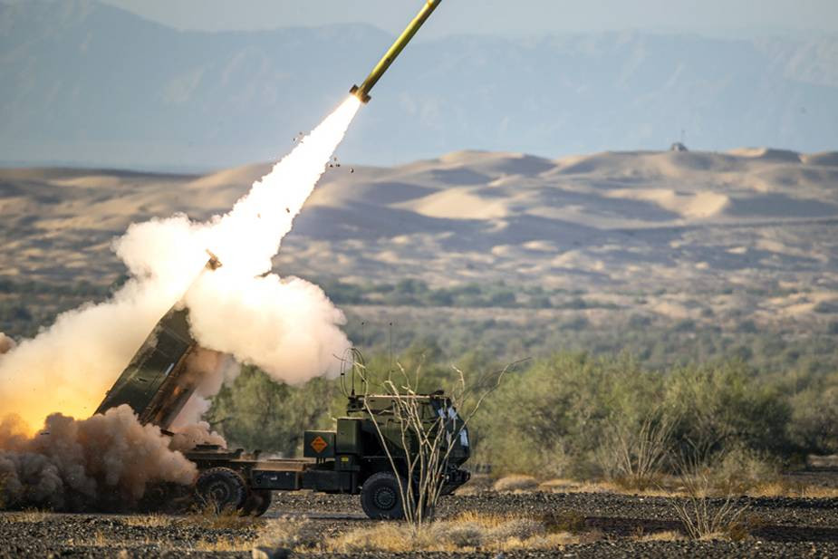 HIMARS tương đương với một loại tên lửa đất đối đất tầm trung và tầm ngắn giá rẻ và phóng nhanh, có khả năng tấn công hiệu quả các kho đạn, trung tâm vật chất và chỉ huy của đối phương trong cự ly 80 km phía sau.