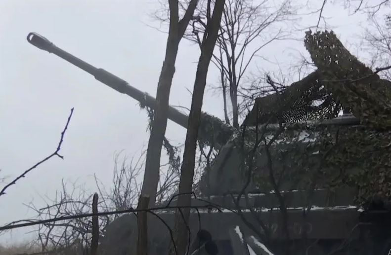 Ở Ukraine, họ đang so sánh tình hình ở khu vực Velikaya Novosyolka với những gì đã xảy ra vài tháng trước, với một khu vực kiên cố rộng lớn khác là Ocheretino. Quân đội Nga đã chiếm được Ocheretine vào mùa xuân, và sau đó là hiệu ứng sụp đổ liên hoàn, để quân Nga “tiến một mạch” đến tận Pokrovsk.