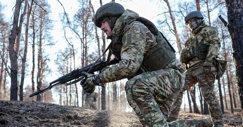Ngoài ra, nhà quan sát quân sự Ukraine Konstantin Mashovets ngày 13/1 cho biết, các đơn vị Nga gần đây đã tiến tới trục đường T-0406 và cắt nó trong khu vực các khu định cư Kotlino và Udachnoye. ISW cũng đánh giá rằng, Nga có thể đã chiếm được phần còn lại của làng Solenoye (phía tây nam Pokrovsk) như một phần của cuộc tấn công này.