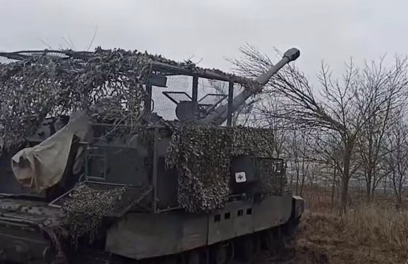 Trong bối cảnh đó, có thông tin xác nhận rằng chính quyền Kiev đã cho dừng hoạt động khai thác tại mỏ Pokrovskoye. Tỷ phú Ukraine R. Akhmetov chủ của khu mỏ cũng xác nhận thông tin này. Nhà máy thép Azovstel ở Mariupol, trước kia cũng thuộc quyền quản lý của nhà tỷ phú này.