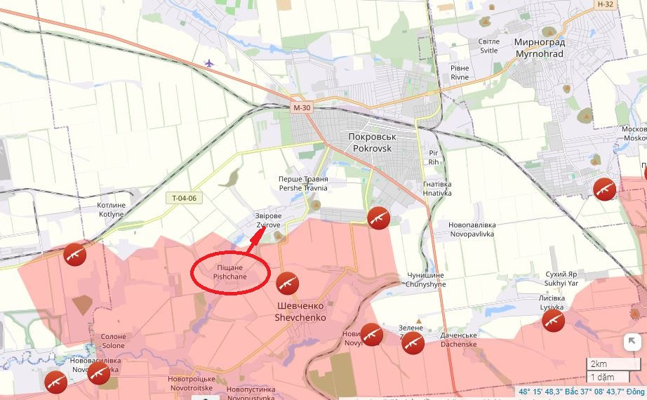 Vào ngày 12/1, quân đội Nga cũng tiến vào các khu vực khác phía tây nam thành phố Pokrovsk trong nỗ lực tiếp tục chiếm thành phố. Đoạn phim có định vị địa lý công bố ngày 13/1 cho thấy, Nga đã kiểm soát hoàn toàn làng Peschanoye (ngoại ô phía tây nam Pokrovsk).