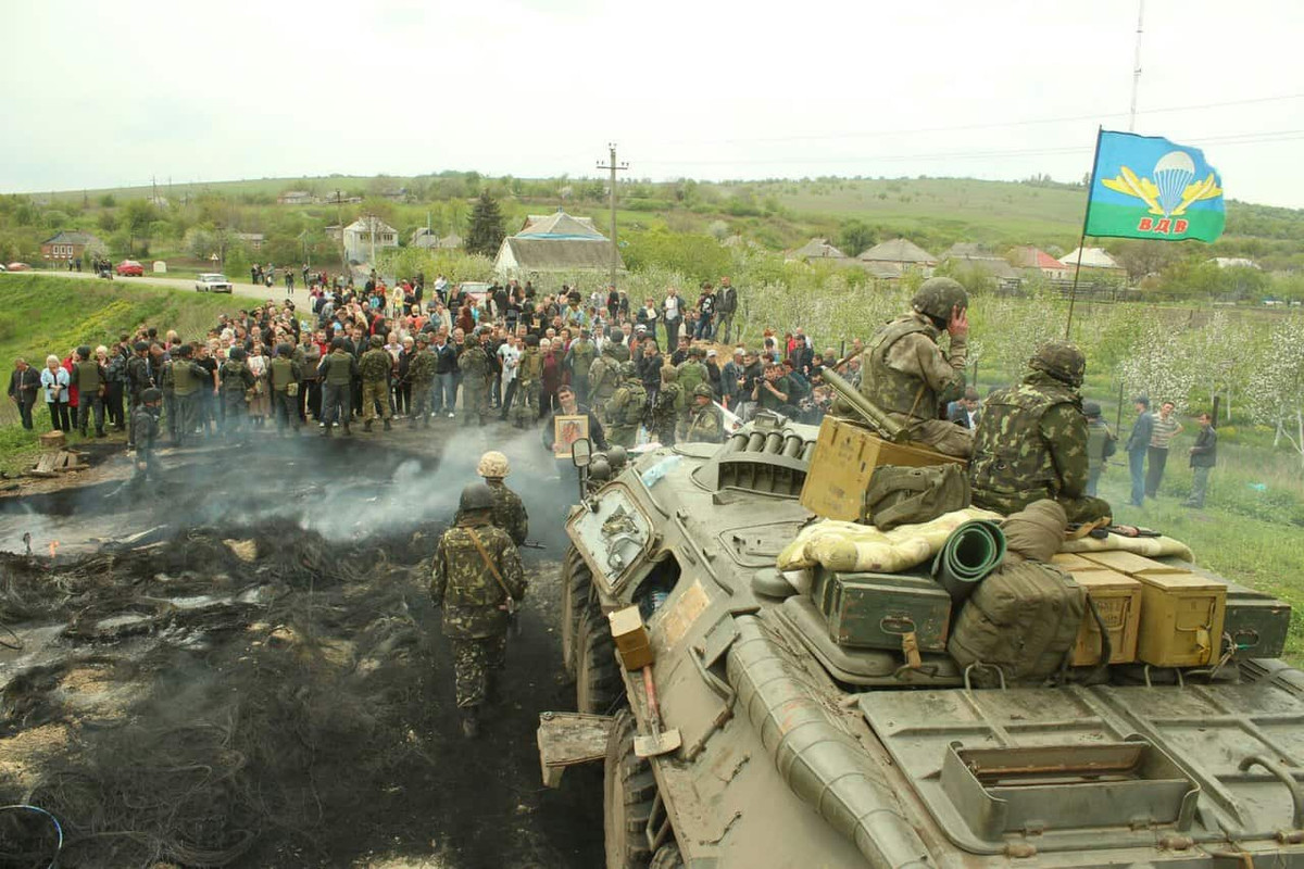 Ngoài một lượng nhân lực đáng kể của của Lữ đoàn, có ít nhất 18 pháo tự hành Gvozdika 122mm (bằng 1 tiểu đoàn đủ), 18 pháo xe kéo 122mm D-30 (1 tiểu đoàn), 6 pháo phản lực phóng loạt Grad (1 đại đội) và các loại vũ khí khác, có thể được nhìn thấy trên các toa tàu.