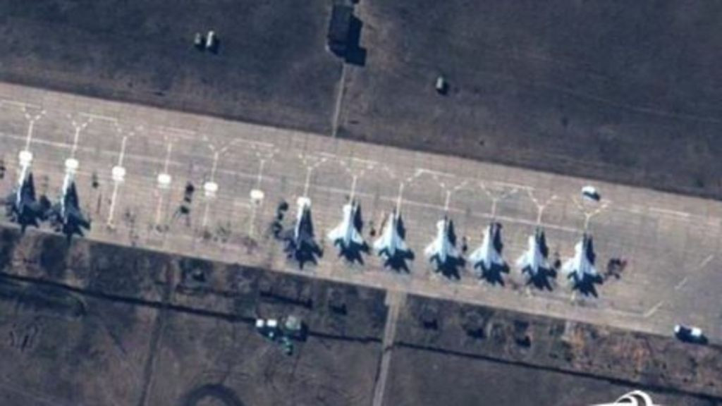 Hiện lực lượng không quân của Nga tập trung gần biên giới với Ukraine, ngoài máy bay chiến đấu, máy bay ném bom và máy bay cường kích, còn có rất nhiều trực thăng tấn công và đều ở trong tình trạng sẵn sàng chiến đấu cao.