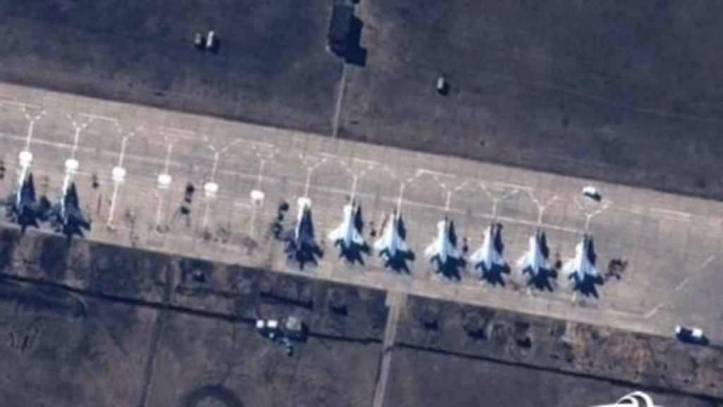 Hiện lực lượng không quân của Nga tập trung gần biên giới với Ukraine, ngoài máy bay chiến đấu, máy bay ném bom và máy bay cường kích, còn có rất nhiều trực thăng tấn công và đều ở trong tình trạng sẵn sàng chiến đấu cao.