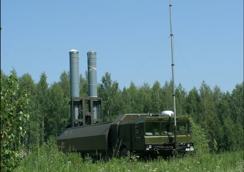 Lữ đoàn tên lửa phòng thủ bờ biển thuộc Hạm đội Biển Đen của Hải quân Nga, gần đây đã phóng tên lửa chống hạm siêu thanh K-300P "Bastion" vào các mục tiêu mặt đất của Ukraine. Đây là vũ khí “bất đắc dĩ” thứ ba xuất hiện sau khi máy bay Tu-22M3 phóng tên lửa chống hạm Kh-22 và lực lượng phòng không sử dụng tên lửa đất đối không S-300, để tấn công các mục tiêu trên bộ.