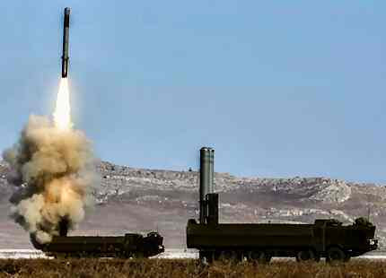 Ví dụ, vào ngày 19/3, người phát ngôn của Bộ Quốc phòng Nga đã thông báo rằng, Lữ đoàn tên lửa và pháo binh phòng thủ bờ biển số 15 của Hạm đội Biển Đen, đã sử dụng tên lửa chống hạm K-300P "Bastion" để phá hủy trạm trinh sát vô tuyến của trung tâm tình báo ở Odessa của Quân đội Ukraine.