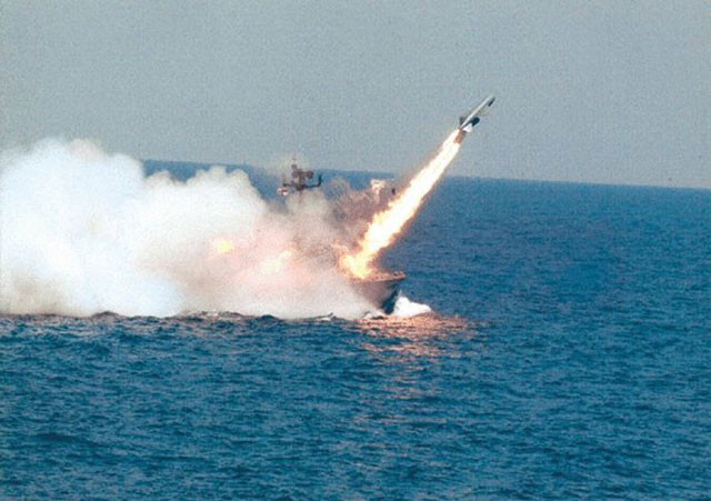 Chiến thuật sử dụng tên lửa chống hạm tấn công mục tiêu mặt đất không phải là những gì quá mới, nó đã có từ rất sớm; khi vào năm 1971, Hải quân Ấn Độ đã sử dụng 8 tàu tên lửa để phóng tên lửa chống hạm “Styx”, phá hủy cảng Karachi của Pakistan.
