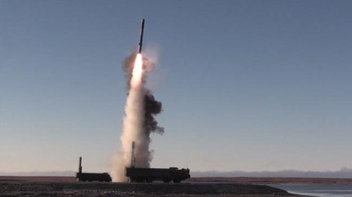 Quân đội Nga đang sử dụng tên lửa chống hạm siêu thanh K-300P "Bastion" để tấn công các mục tiêu trên bộ ở Ukraine. Đây là loại vũ khí tấn công mục tiêu trên biển, nhưng “bất đắc dĩ” biến thành tên lửa đạn đạo trên chiến trường Ukraine.