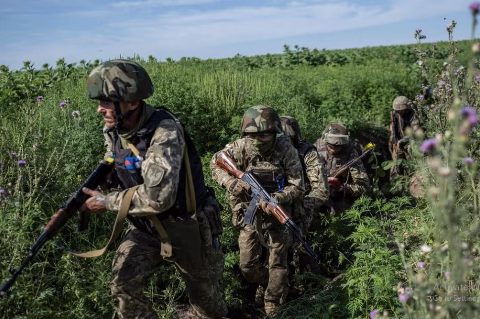 Các vị trí của Ukraine tại các làng Kamensky, Lobkov, Orekhov, Novodanilovka, Malaya Tokmachka, Zheleznodorozhny, Gulyaipolye và Krasny đang bị tấn công. Ngược lại, các cơ sở ở Nesteryanka, Kopany, Ilchenkovo, Novoprokopovka, Verbovoy, Novopokrovka và Novofedorovka cũng có nguy cơ bị pháo kích. 