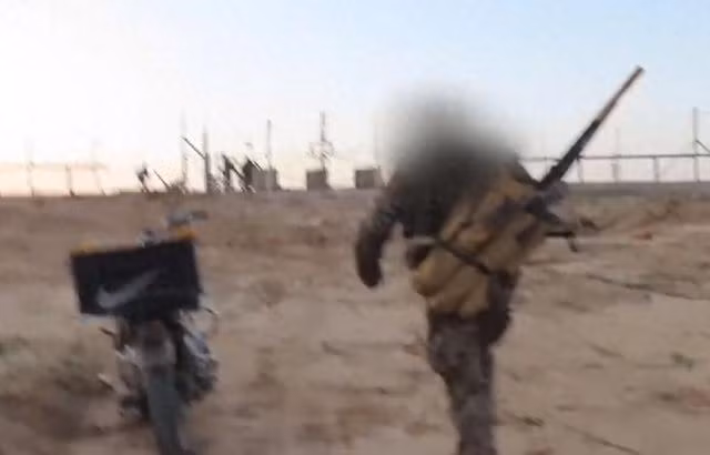 Ngày 7/10/2023, lực lượng vũ trang Hamas bất ngờ bắn một lượng lớn rocket vào khu vực do Israel kiểm soát; ngay sau đó, hình ảnh video quân nhân Hamas xông vào doanh trại quân đội Israel, bắt giữ lính Israel, thu vũ khí trang bị… xuất hiện tràn ngập trên Internet.