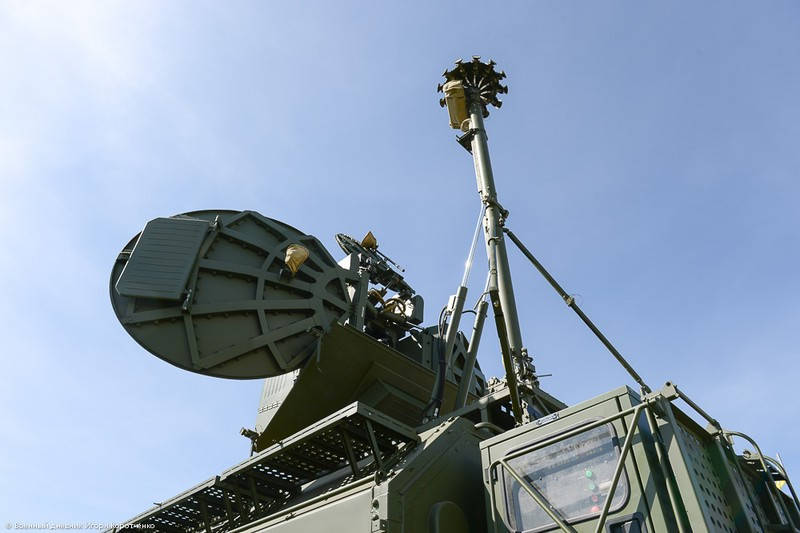 Hệ thống Krasukha-4 có khả năng che chắn các mục tiêu bảo vệ, khỏi các cảm biến dẫn đường quang học của tên lửa đối phương. Đặc biệt, trên khu vực Kherson, ít nhất một tên lửa tầm xa Storm Shadow đã bị hệ thống tác chiến điện tử của Nga vô hiệu hóa và rơi xuống đất. 