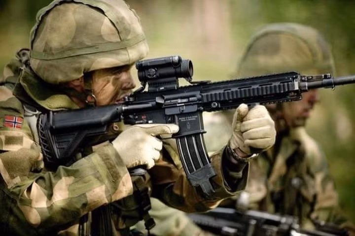 Với hiệu suất và độ tin cậy vượt trội, súng trường tiến công HK416F đã được nhiều quốc gia trên thế giới ưa chuộng. Không chỉ quân đội Pháp, người Na Uy đã đưa khẩu súng trường này vào trang bị cho quân đội từ lâu và nhận được phản hồi rất tốt.