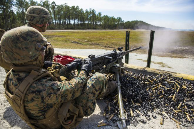 Ngoài ra các khẩu súng máy hạng nặng tiếp tục thử thách bắn trong điều kiện bão cát sa mạc, nhưng Kord vẫn xuất sắc vượt qua; trong khi khẩu Browning M2 của Mỹ đã “chịu hàng” với điều kiện tự nhiên như vậy.