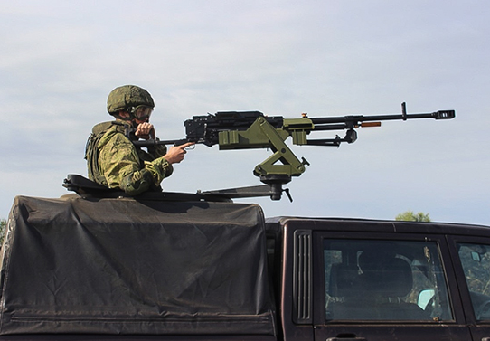 Nhưng tính linh hoạt này của súng máy Kord, không chỉ liên quan đến các tính năng thiết kế mà còn cả tầm bắn; nếu sử dụng đạn xuyên giáp, Kord có thể sử dụng để tiêu diệt sinh lực trong công sự, xe bọc thép hạng nhẹ và thậm chí cả máy bay bay thấp ở cự ly lên đến 1,5-2 km; vượt trội tiền bối của nó là khẩu 12,7mm DShK.