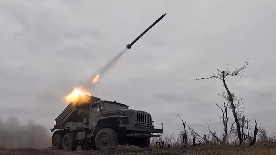 Kênh Rybar của Nga đưa tin về các trận đánh trên đường phố ở Kurakhove để giành nhà máy sản xuất thang máy, phía bắc Trường số 5 và các tòa nhà nhiều tầng. Ở phía nam đường Nagornaya-2, quân Nga đang tấn công theo hướng các khu nhà nông thôn và tiểu khu Yuzhny.