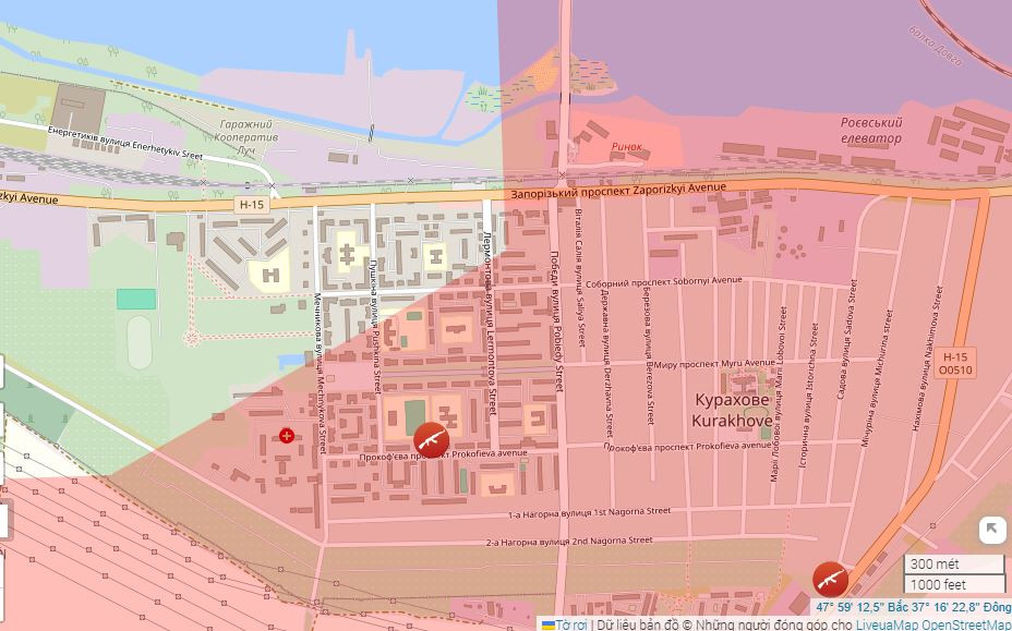 Tính đến sáng ngày 6/11, các trận đánh chạy dọc theo đại lộ Soborny và phố Lermontov. Bản đồ Liveuamap vẽ Trường số 1 và số 2 được sơn màu đỏ, tức là đã nằm trong tay quân Nga; còn quân Ukraine đang trấn giữ xưởng sửa chữa ô tô Luch, cách khu công nghiệp ba dãy nhà.