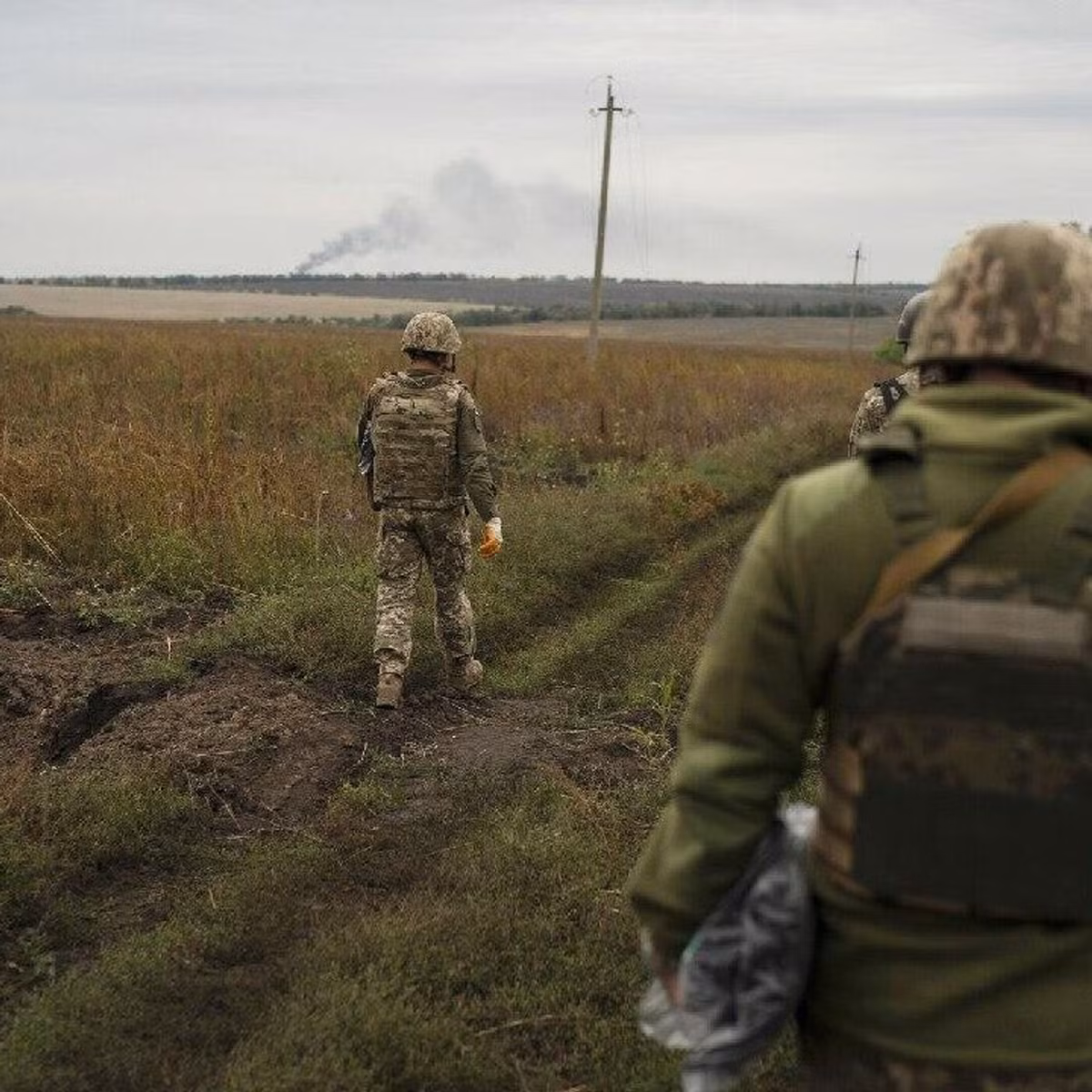 Kênh RVvoenkory cho biết, tình hình đối với các đơn vị đồn trú của Ukraine ở dọc sông Sukhi Yaly như Annovka và Vesyoly Gai đang trở lên dao động. Hiện tất cả các tuyến đường tiếp tế và rút lui của họ, nếu không bị chặn lại, chắc chắn sẽ bị hỏa lực quân Nga kiểm soát chặt chẽ; nên sẽ rất khó rút lui an toàn khỏi vòng vây. 