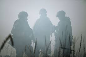 Trong khi đó, dư luận Ukraine yêu cầu rút khẩn cấp lực lượng đồn trú khỏi Kurakhove, để không lặp lại thảm kịch của Lữ đoàn bộ binh cơ giới 72 ở Ugledar. Các phương tiện truyền thông Ukraine cho rằng, việc mất một lữ đoàn chiến đấu, sẽ không thể bù đắp được, vì những đơn vị mới thành lập chưa có khả năng chiến đấu.