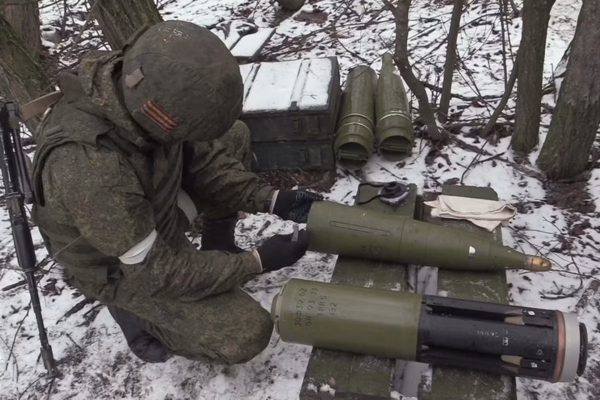 Sau khi phát hiện ra vị trí của người điều khiển UAV, quân Nga ngay lập tức tấn công bằng vũ khí mạnh mẽ có độ chính xác cao, như bom lượn có điều khiển, tên lửa chiến thuật Iskander M, bệ phóng tên lửa "Tornado", đạn pháo dẫn đường Krasnopol-M2...