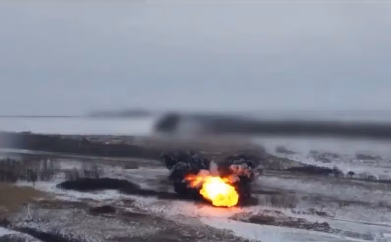 Trên mặt trận Nam Donetsk, Quân đội Nga tiếp tục tiến hành các hoạt động trong tam giác Pojeda-Zvelinec Project-Novohalvka. Quân đội Nga đang tấn công đường cao tốc Kostyantynivka-Vuhledar và đã đạt được một số tiến bộ.