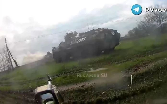 Tuy nhiên, các cuộc tấn công bằng UAV và pháo binh của Ukraine đã làm gián đoạn nguồn cung cấp hậu cần của Nga tại đây. Đồng thời quân Ukraine tiếp tục hạn chế việc di chuyển vũ khí, trang bị của Nga trong quá trình xây các trận địa xuất phát tiến công; khiến các cuộc tấn công của Nga trở nên khó khăn. 