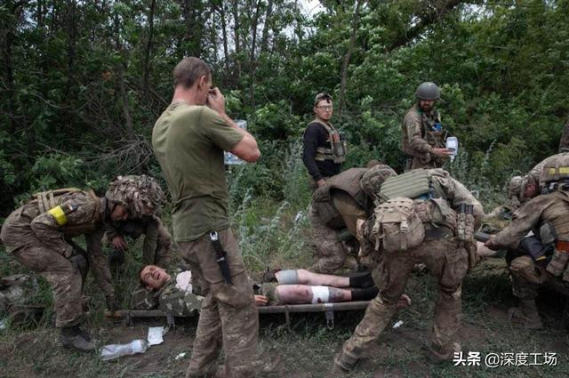 Ông Bezsonov cho biết, theo thông tin trên mạng, họ cho rằng Quân đội Ukraine có khả năng đã mất 50.000 người, nên tính theo tỷ lệ chung, số người chết và bị thương của Quân đội Ukraine lẽ ra phải lên tới 150.000 người.